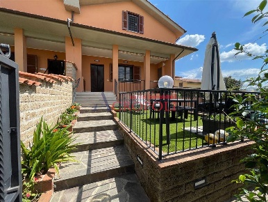 Foto Villa a schiera in via Costantino, Anguillara Sabazia Centro di 129 m²