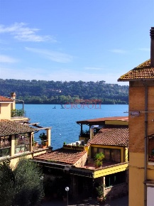 Foto Appartamento a Trevignano Romano Centro di 97 m² con 4 locali