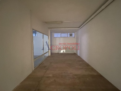 Foto Negozio a Anguillara Sabazia Centro di 206 m² con 2 locali in vendita