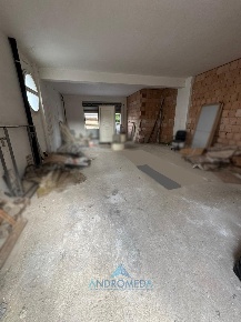 Foto Locale commerciale a Sant'Arpino di 70 m² con 1 locali in affitto