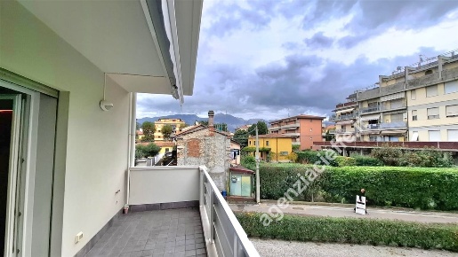 Foto Appartamento a Carrara Avenza di 70 m² con 3 locali in vendita