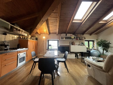 Foto Appartamento in via carducci 283, Pietrasanta di 79 m² con 5 locali