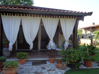 Foto Villa unifamiliare a Forte dei Marmi di 100 m² con 7 locali in affitto