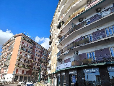 Foto Appartamento in Via Luigi Caldieri 127, Napoli Vomero di 65 m²