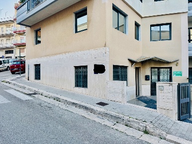 Foto Ufficio in Via Vittorio Emanuele Orlando 26, Ragusa Centro di 138 m²