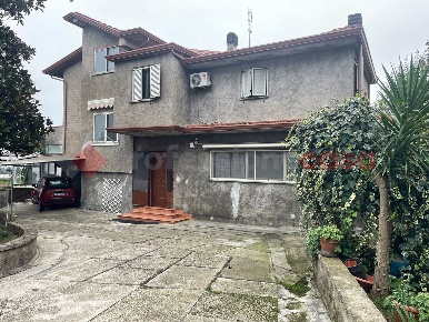 Foto Casa indipendente in Via Cerro Antico 4, Cassino Centro di 439 m²
