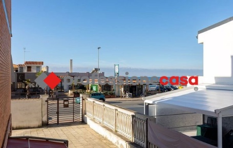 Foto Appartamento in lungomare delle meduse, Pomezia di 76 m² con 3 locali