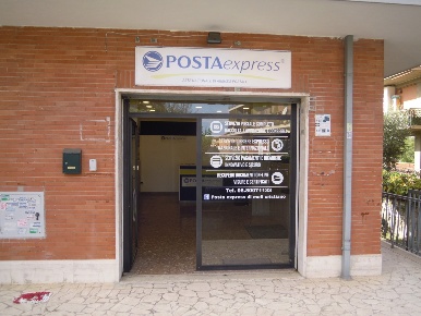 Foto Negozio in Fosso Del Poggio, Roma Grottarossa - Saxa Rubra di 60 m²