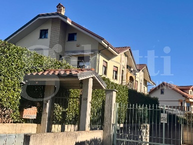 Foto Appartamento a Bruino di 130 m² con 7 locali in vendita