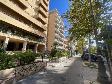 Foto Negozio in Via Libertà 163/165, Palermo Libertà - Villabianca
