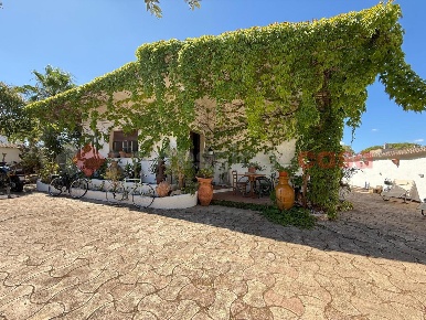 Foto Villa unifamiliare in Giuseppe Cenni, Manduria di 135 m² con 6 locali