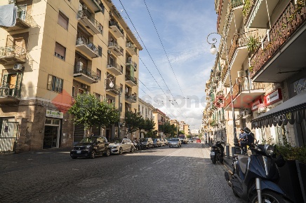 Foto Ufficio in Corso Garibaldi 162, Portici di 104 m² con 4 locali