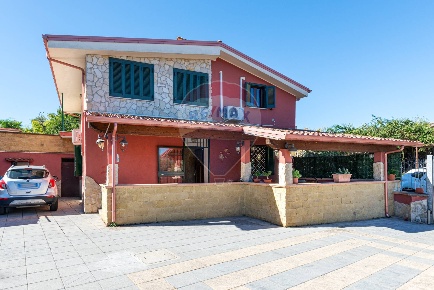 Foto Villa singola in Via Colle Spina, Poli di 140 m² con 4 locali