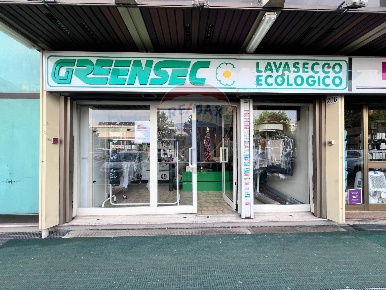 Foto Attività commerciale in Via Andrea meldola, Roma Fonte Meravigliosa