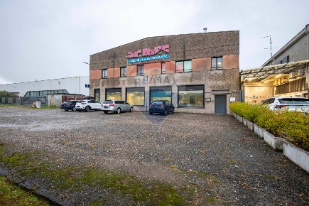 Foto Capannone industriale in via 1° Maggio, Nerviano di 1114 m² in vendita