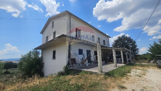 Foto Villa singola a Cercemaggiore di 400 m² con 12 locali in vendita