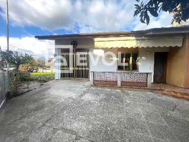 Foto Casa indipendente in via John Fitzgerald Kennedy, Centro di 128 m²