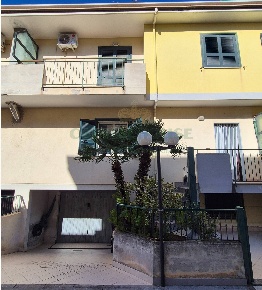 Foto Villa a schiera a Macerata Campania Centro di 106 m² con 4 locali
