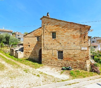 Foto Rustico a Monterubbiano di 150 m² con 6 locali in vendita