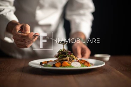 Foto Attività commerciale in PIAZZA MARCONI JESOLO, Jesolo di 100 m²