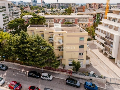Foto Appartamento in Via Pietro Colletta, Bari Picone di 105 m² in vendita