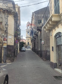 Foto Locale commerciale in Via Cavour, Acireale Centro Storico di 42 m²