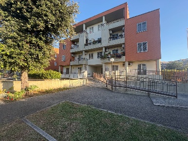 Foto Appartamento in Via Oscar Ghiglia, Roma Acilia di 115 m² con 4 locali