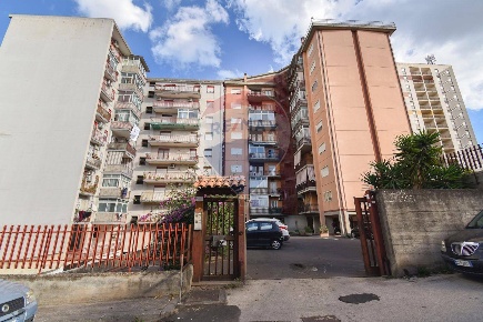 Foto Appartamento in Viale Castagnola, Catania Librino - Zia Lisa di 145 m²