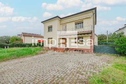 Foto Casa indipendente in VIA MONTE GRAPPA, Godega di Sant'Urbano Godega