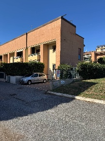 Foto Duplex in Via Padre Paolo Meroni, Roma Acilia di 100 m² con 6 locali