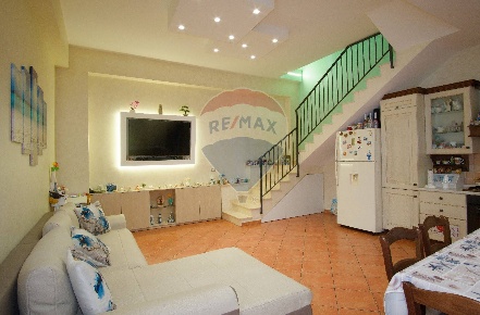 Foto Appartamento in via Torretta, Acireale di 121 m² con 4 locali