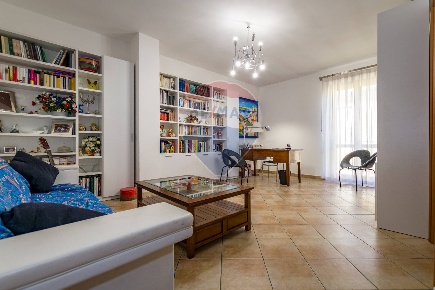 Foto Appartamento in Via Consolare, Bagheria Centro di 120 m² con 4 locali