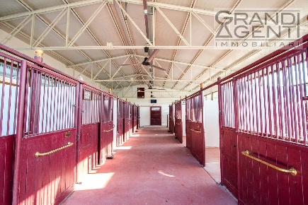 Foto Cessione attività in località oca, Lazise di 657 m² con 4 locali