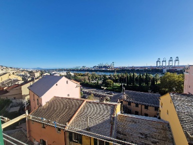 Foto Appartamento in Via Sapello, Genova Pra' di 50 m² con 4 locali