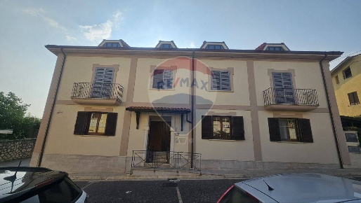Foto Casa indipendente a Roccabascerana Cassano di 580 m² con 16 locali