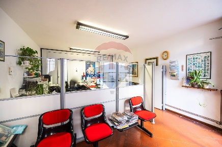 Foto Ufficio in Vicolo Del Quartiere, Langhirano Centro di 120 m²