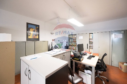 Foto Ufficio in Vicolo Del Quartiere, Langhirano Centro di 120 m²