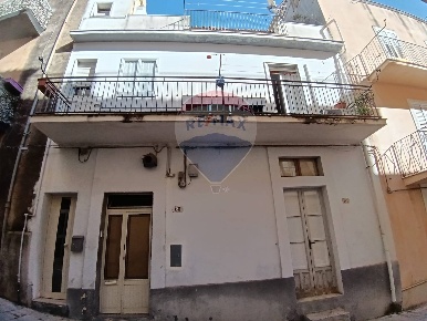 Foto Casa indipendente in via Sacerdote Cabibbo, Ragusa Centro di 168 m²