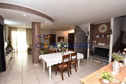 Foto Villa singola in Via Verdi, Calvignasco Bettola di 310 m² con 5 locali