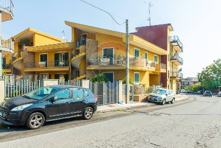 Foto Appartamento in Via Carlo Parisi, Giarre Centro di 79 m² con 3 locali