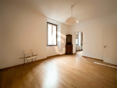 Foto Appartamento a Jesi Centro Storico di 90 m² con 4 locali in affitto