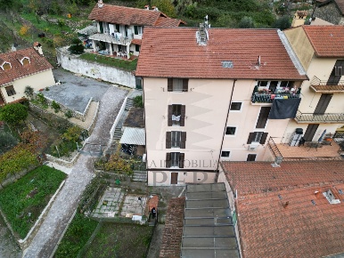 Foto Appartamento in Via Case Palanchi 9, Ventimiglia di 85 m² con 5 locali