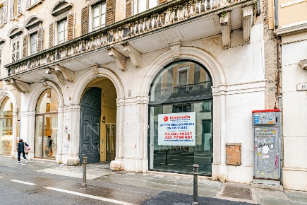 Foto Locale commerciale in Via Gramsci 13, Brescia Magenta - Arnaldo
