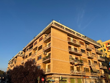 Foto Appartamento in Viale Castrense, Roma San Giovanni di 180 m²