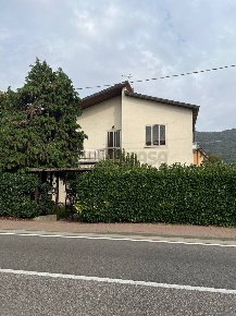 Foto Villa bifamiliare in Via B. Croce 18, Brendola di 270 m² con 12 locali