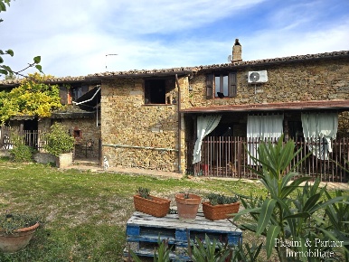 Foto Casale in Vocabolo Coccimignolo 36, Marsciano di 264 m² con 10 locali