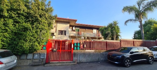 Foto Appartamento in Via Siena 2, Mascalucia Centro di 113 m² con 4 locali