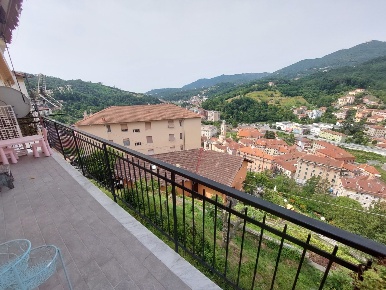 Foto Appartamento a Genova Pedemonte di 85 m² con 6 locali in vendita