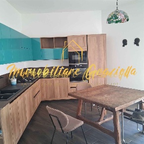 Foto Appartamento a Ventimiglia di 130 m² con 5 locali in vendita