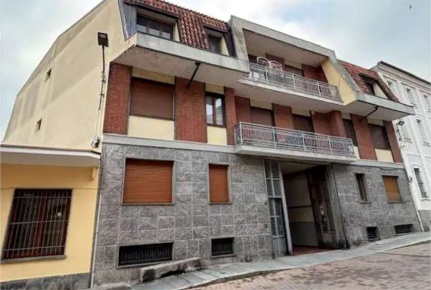 Foto Appartamento in Via Marconi, Vinovo Centro di 128 m² con 6 locali